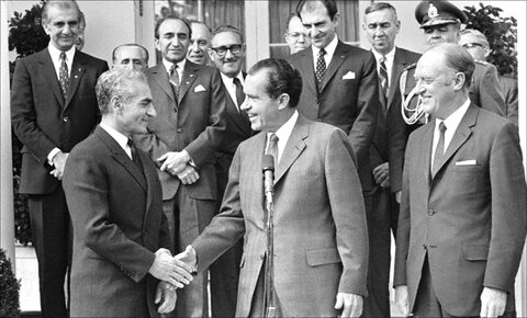 لایحهای که شاه ایران را با سگ آمریکایی برابر میکرد