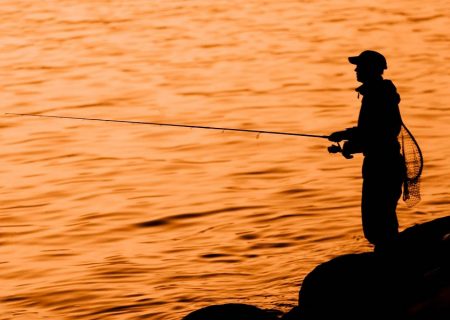 صید گردشگر با قلاب ماهیگیری در باغبادران