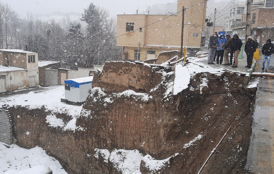 گودبرداری غیراصولی و فرسایش خاک بلای جان باغبادران+عکس