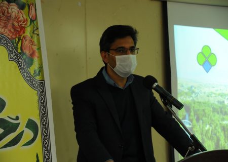 حرکت نوین شهرداری باغبادران با کاشت نهال در دانشگاه پیام نور