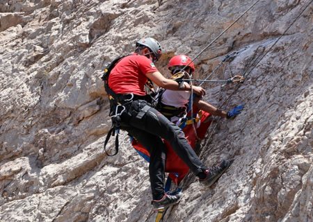 کوهنورد مصدوم در کوه‌های گردنه رخ نجات یافت