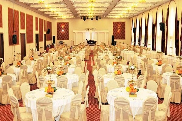 چراغ تالارهای شهرستان لنجان روشن شد/ فعالیت تالارهای پذیرایی با یک سوم ظرفیت