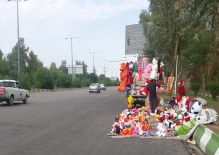 ساماندهی دستفروشان حاشیه جاده های لنجان نیازمند عزم همگانی است