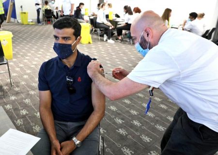 رقابت بین موج سوم کرونا و واکسیناسیون در انگلیس