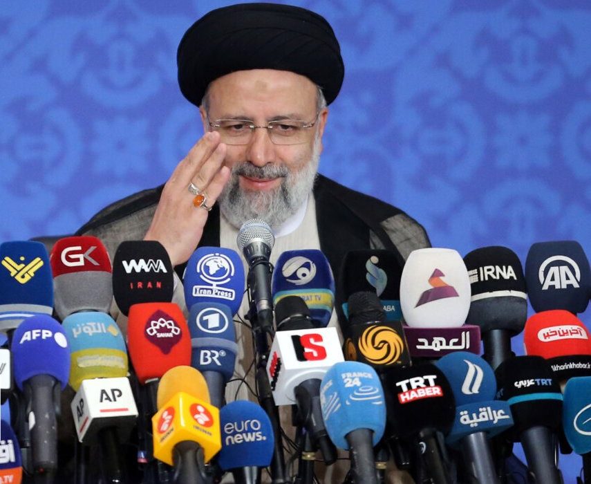 آحاد مردم خواهان تغییر و تحول در مسائل داخلی و مهم‌تر آن مسائل بین‌المللی هستند