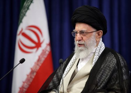 رهبر انقلاب: مردم در روز جمعه با حضور خود به نظام آبرو خواهند داد