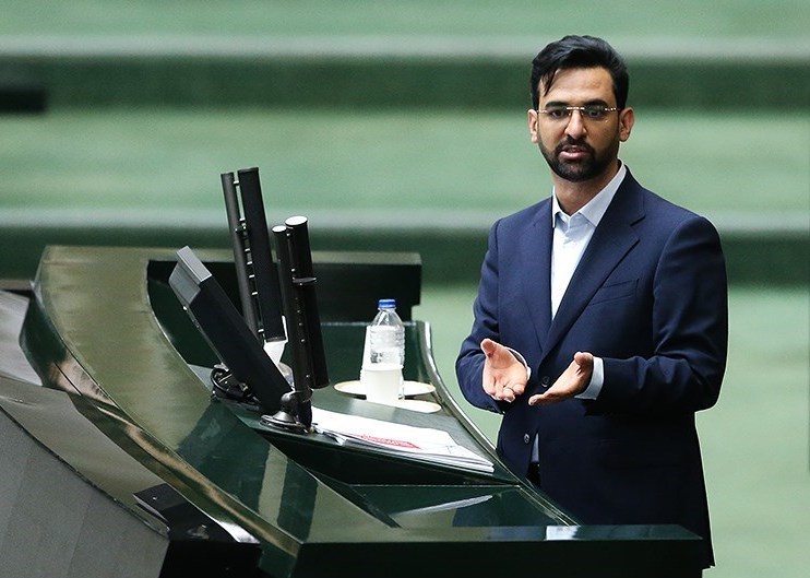 “آذری جهرمی” از مجلس کارت زرد گرفت