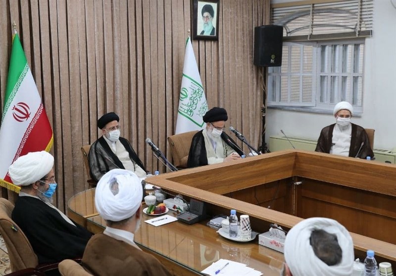 آیت الله رئیسی با اعضای جامعه مدرسین حوزه علمیه قم دیدار کرد