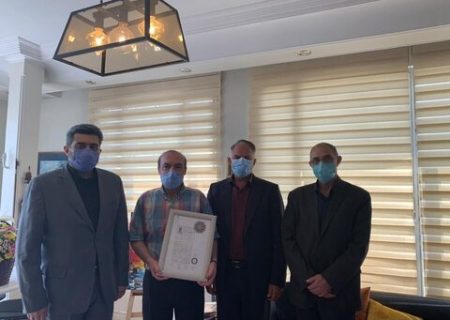 «محمدجلیل عندلیبی» نشان درجه یک هنری گرفت