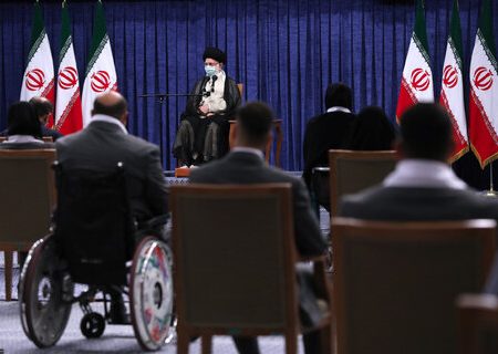 قهرمانان المپیک و پارالمپیک با امام خامنه‌ای دیدار کردند