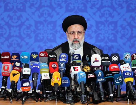 تلاشهای انقلابی و عقلانی برای تغییر شرایط به نفع مردم