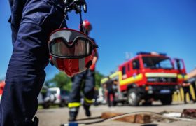 مهار آتش سوزی انبار لاستیک در شیراز