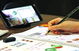 ۵ تبلت به فرزندان زندانیان نیازمند در لنجان اهدا شد