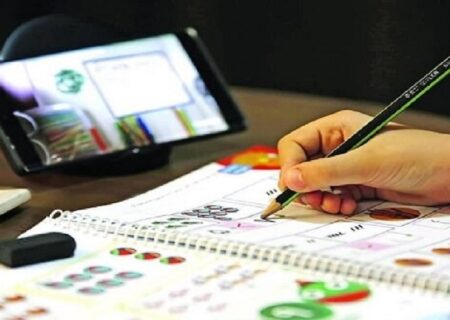 ۵ تبلت به فرزندان زندانیان نیازمند در لنجان اهدا شد