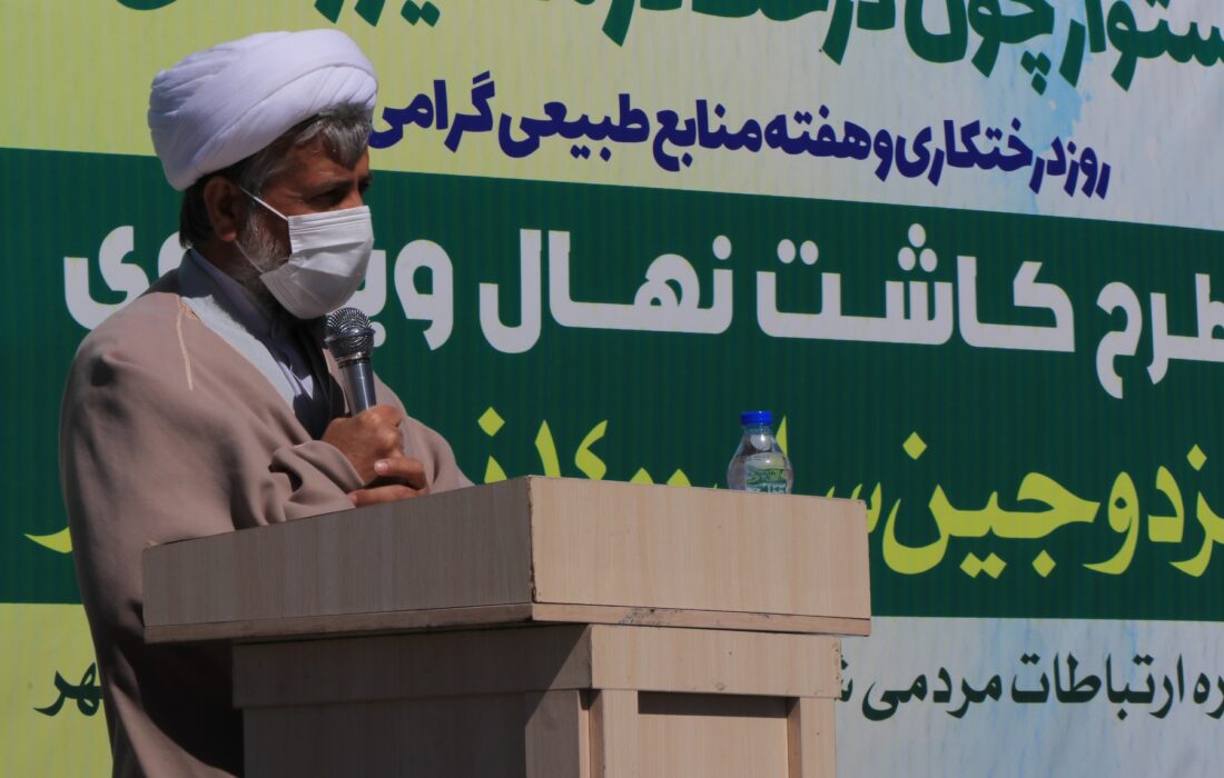 باقریان: اراده شهرداری برای درختکاری و کاشت نهال در نقاط مختلف زرینشهر ستودنی است