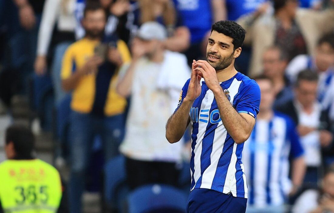 مهدی طارمی جایزه بهترین بازیکن ماه باشگاه پورتو را دریافت کرد