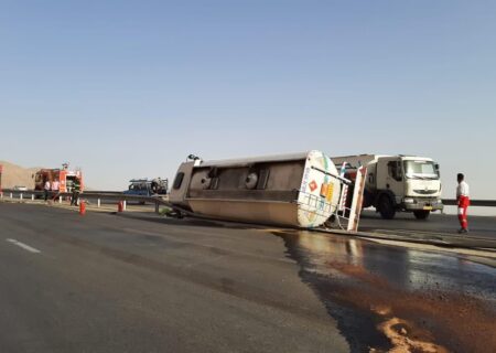 واژگونی تانکر حامل سوخت در لنجان/ ترافیک در محور گردنه رخ روان شد