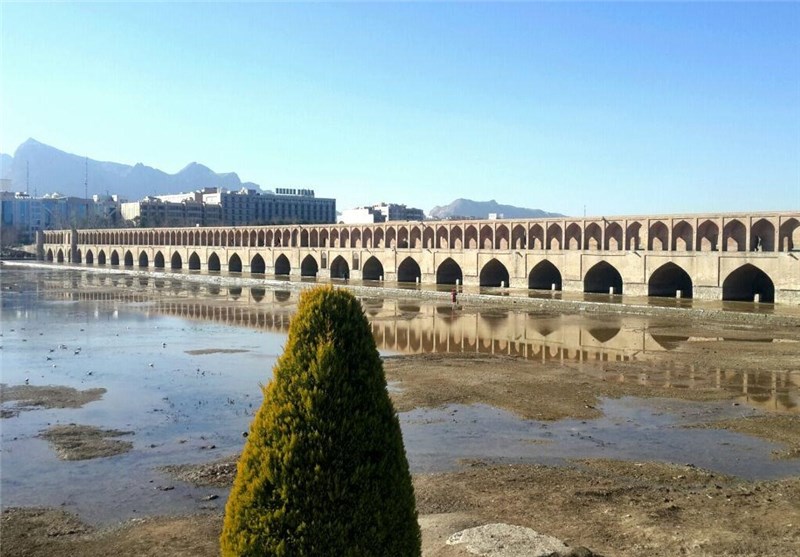 دولت سیزدهم نگاه ویژهای به حل مشکلات حوزه آب در استان اصفهان دارد