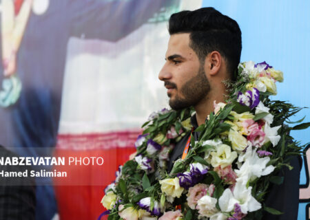 مدال طلای خود را به شهدای هشت سال دفاع مقدس تقدیم می‌کنم