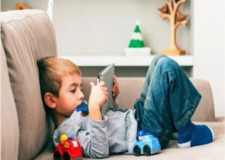 استفاده کودکان از گوشی تلفن همراه عامل تشدید اختلالات عضلانی