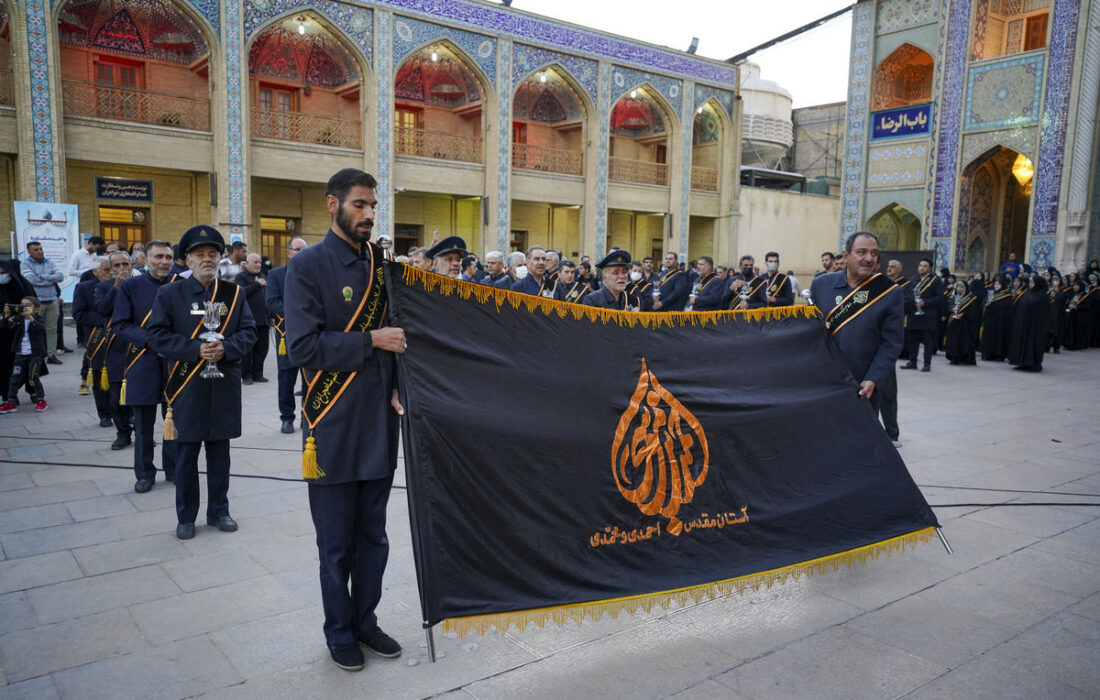پیکر ۱۱ شهید حرم شاهچراغ (ع) در شیراز تشییع می شود