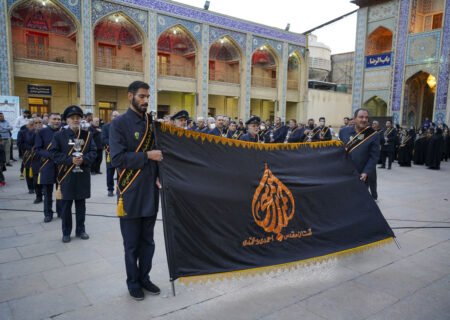 پیکر ۱۱ شهید حرم شاهچراغ (ع) در شیراز تشییع می شود