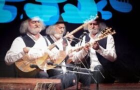 اجرای ترانه‌های زرگری به زبان رومیانی در جشنواره موسیقی نواحی