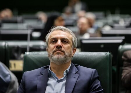 فاطمی امین: خودروسازها به دنبال فروش قسطی هستند