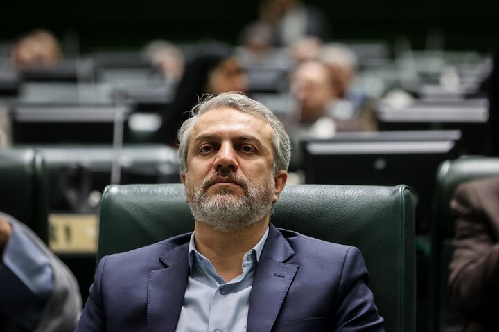 فاطمی امین: خودروسازها به دنبال فروش قسطی هستند