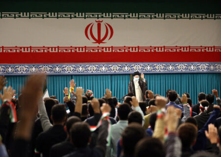امام خامنه‌ای: آمریکا ذره ذره آب می‌شود/خودتان را برای نظم جدید جهان آماده کنید