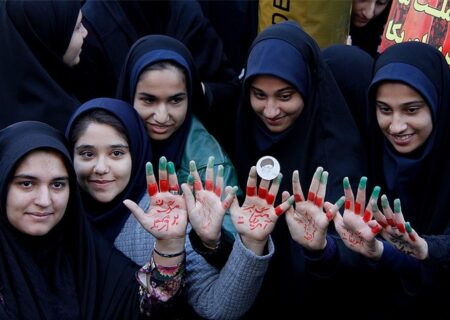 فریاد مرگ بر آمریکا در باغبادران طنین افکند