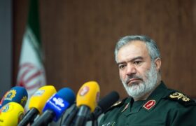 ایستادگی و حمایت ملت از کلام حق موجب حذف توطئههای دشمن میشود