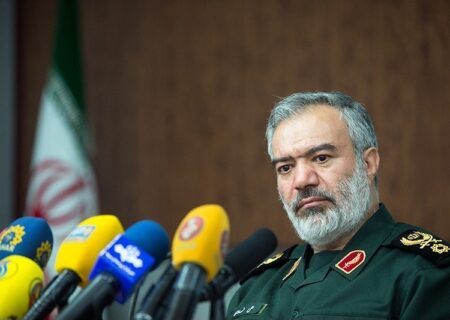 ایستادگی و حمایت ملت از کلام حق موجب حذف توطئه‌های دشمن می‌شود