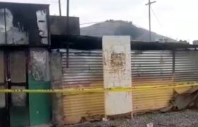 شب گذشته اغتشاشگران مسجد الشهدا زرین شهر  را به آتش کشیدند