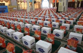 توزیع بستههای یلدایی بین نیازمندان لنجان