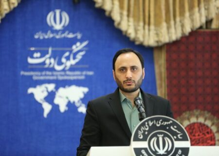 سخنگوی دولت به سرکوب اعتراضات در انگلیس واکنش نشان داد