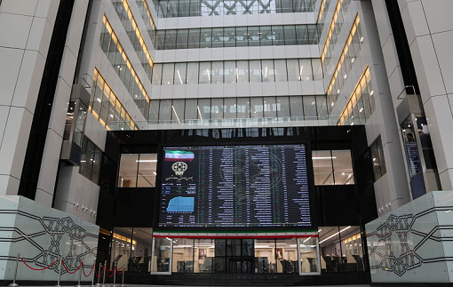 دولت بازار سرمایه را به حال خود رها نکرده است