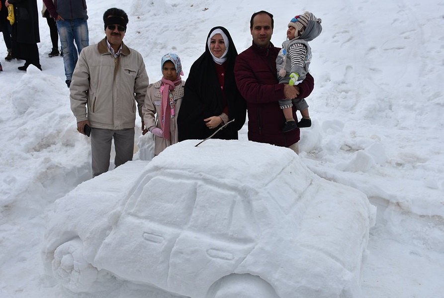 جشنواره زیباترین آدم برفی در باغبادران برگزار میشود