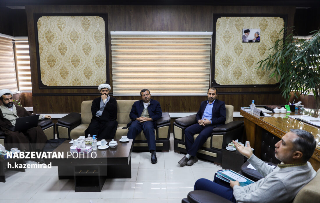 نشست گروه جهادی شباب الزهرا با فرماندار شهرستان لنجان