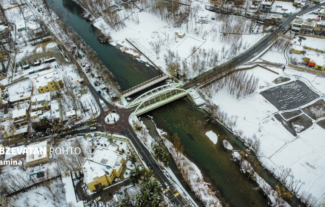 تلاش بیوقفه شهرداری باغبادران با آغاز بارش برف تاکنون ادامه دارد