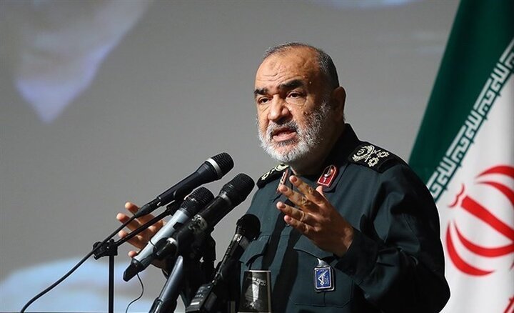 سرلشکر سلامی: موشکهای کروز مافوق صوت توسعه مییابد