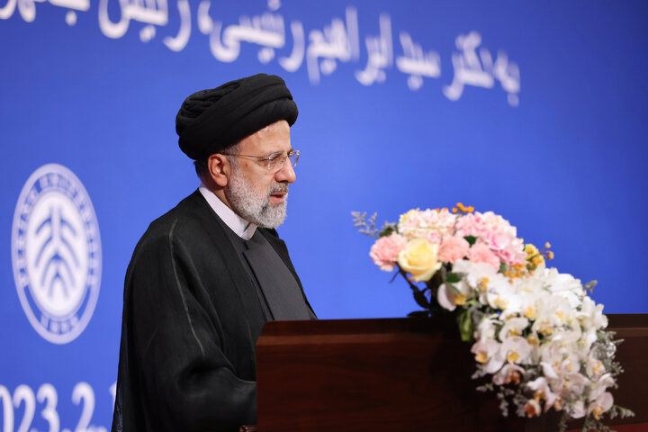 جاده ابریشم در طول تاریخ بهمثابه ریسمانی فرهنگی، جوامع گوناگون را بهم پیوند داده است