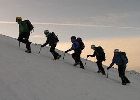 امدادرسانی به کوهنوردان گرفتار در ارتفاعات شاهلولاک