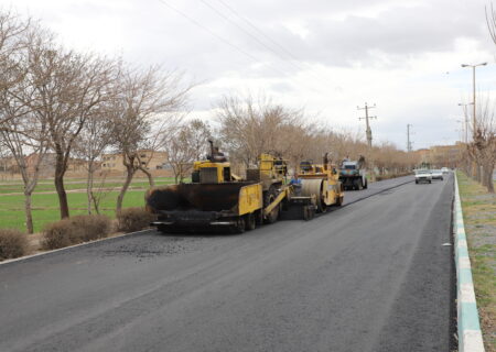 شهرداری بر اساس اولویت‌بندی، پروژه آسفالت معابر را در دستور کار قرار داده است