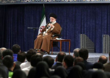 مسئولان باید برای اشتغال جوانان تحصیلکرده و بیکار تلاش مضاعفی کنند