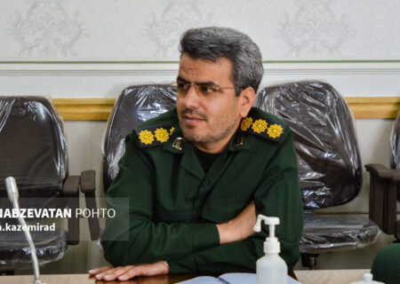 توزیع ۷۰۰ بسته معیشتی به مناسبت عید فطر بین دانش آموزان نیازمندان