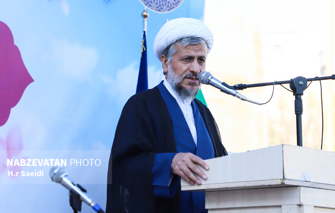 آحاد جامعه به ویژه مسئولان باید در مسیر تحقق این بیانات گام‌های عملیاتی بردارند