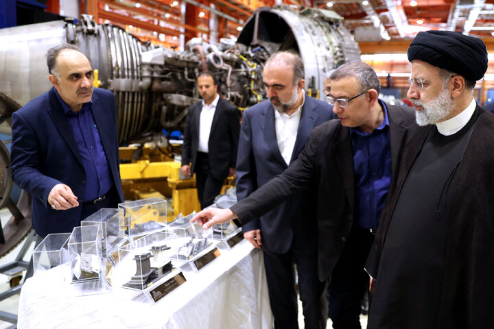 آزمایش موفق موتور کاملاً ایرانی هواپیما با حضور آیتالله رئیسی