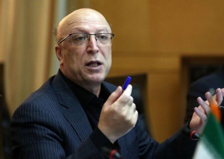 واکنش وزیر علوم به یکسان سازی پوشش در دانشگاه‌ها