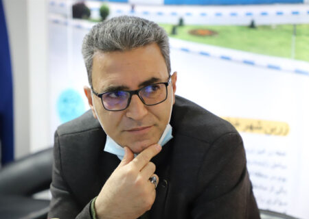 زرین شهر با پیشینه تاریخی، مهد علم و پرورش مفاخر و هنرمندان شاخص بوده است